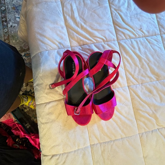 Strappy Platform Heel (WW) - Picture 6 of 11